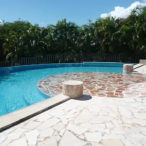 Appartement Ezana En Rez De Jardin Dans Une Résidence Calme Avec Piscine, Saint-Francois (Grande-Terre)